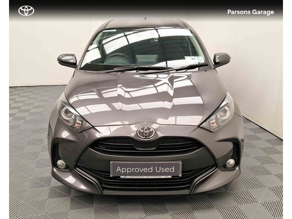 2025 Toyota Yaris - image 5