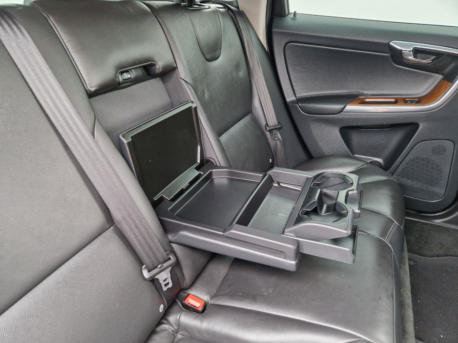2015 Volvo XC60 - image 24