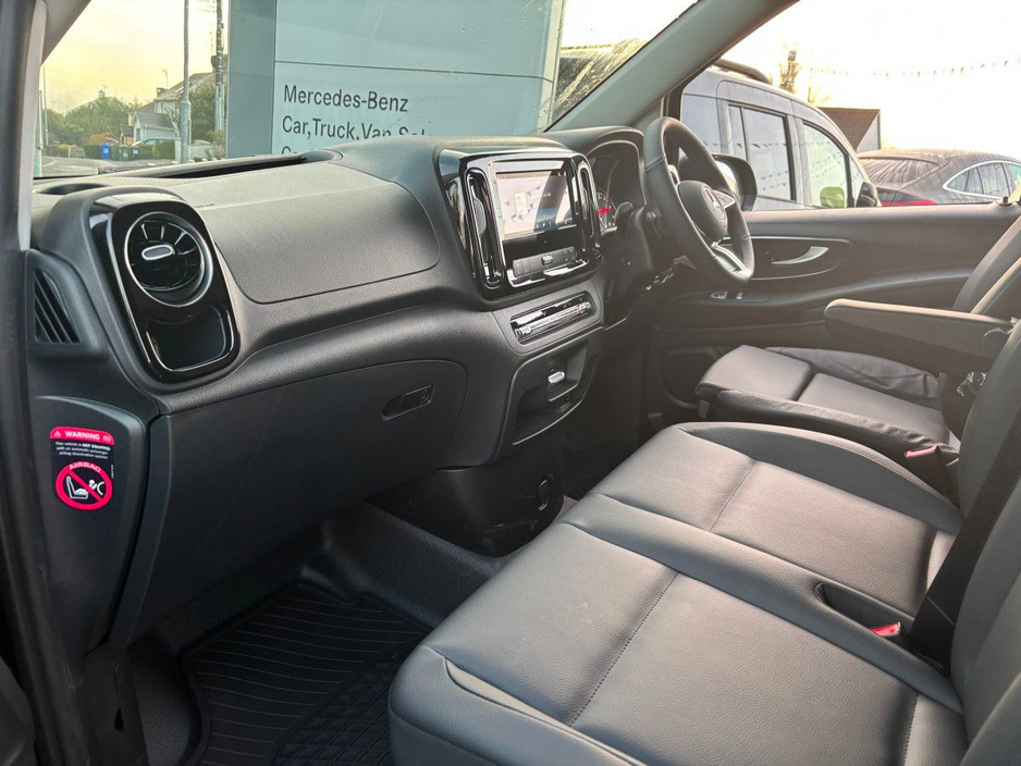 2026 Mercedes-Benz Vito SOLID REAR TAILGATE