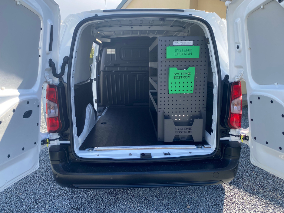 2022 Opel Combo - image 18