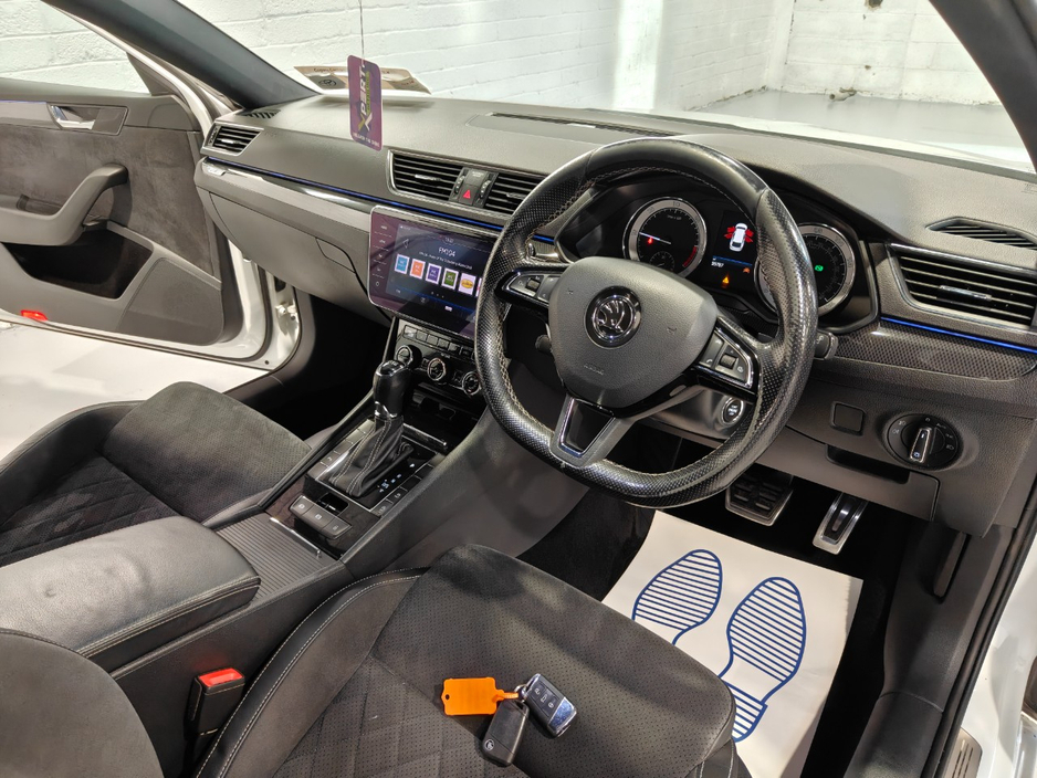 2018 Skoda Superb - image 13