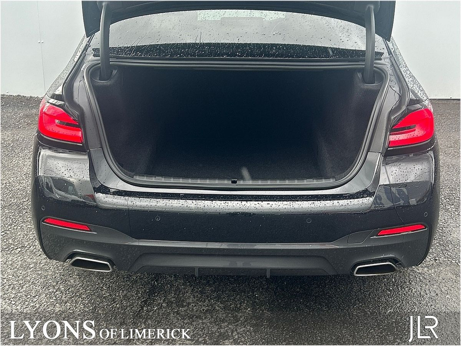 2023 BMW 5 Series - image 13