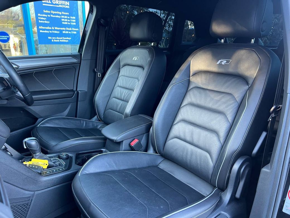 2018 Volkswagen Tiguan R-LINE 2.0 TDI 4MOTION // BLACK EDITION // HEADS-UP DISPLAY // 360 SURROUND PARKING CAMERAS €28,950