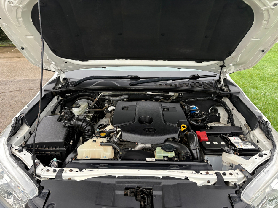 2016 Toyota Hilux - image 14