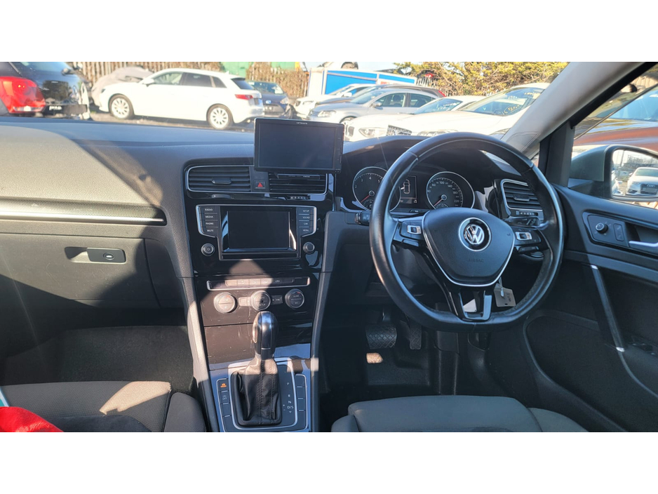 2013 Volkswagen Golf - image 13