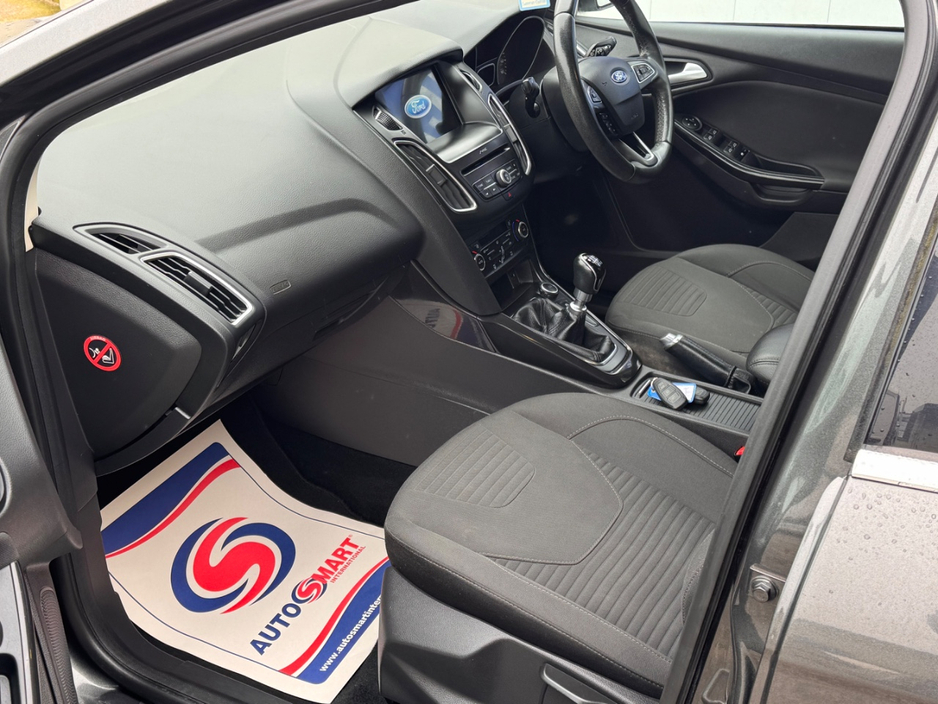 2017 Ford Focus - image 10