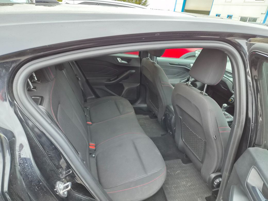 2019 Ford Focus - image 7