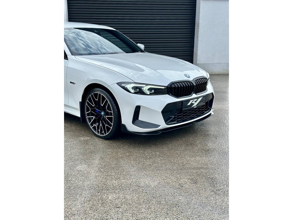 2022 BMW 3 Series - image 4