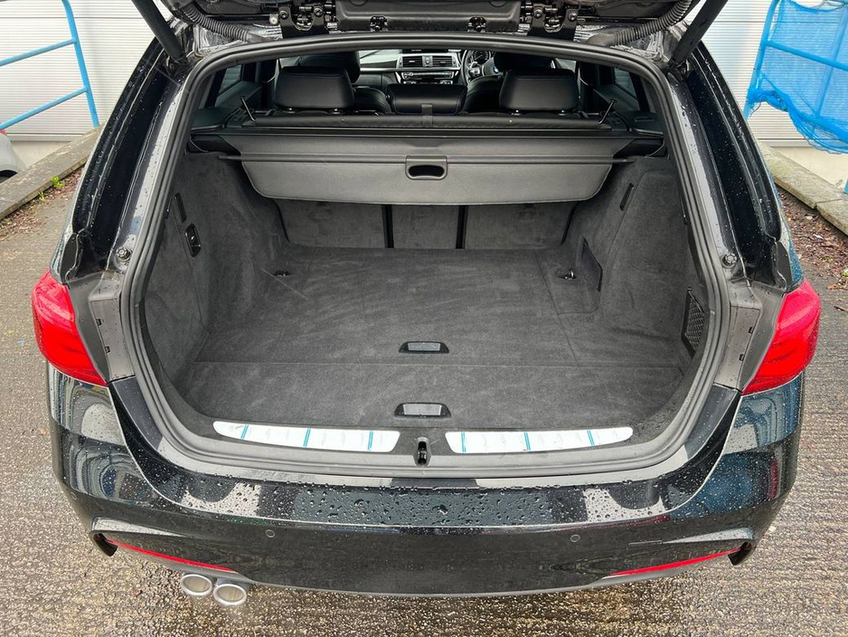 2018 BMW 3 Series 320d M-SPORT TOURING // ONLY 14, 900 KMS // 19" SHADOWLINE ALLOYS // LEATHER M-SPORT INTERIOR €26,900