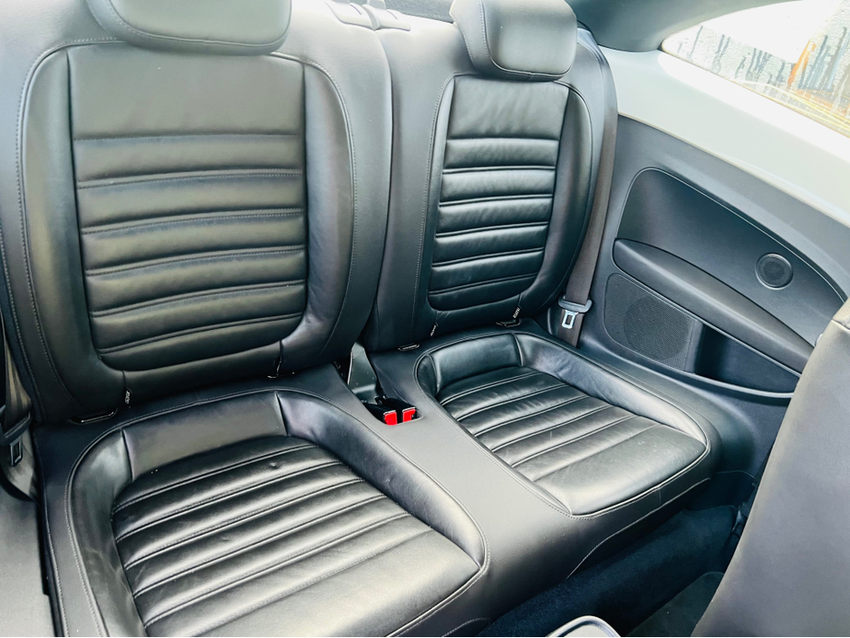 2015 Volkswagen Beetle - image 15