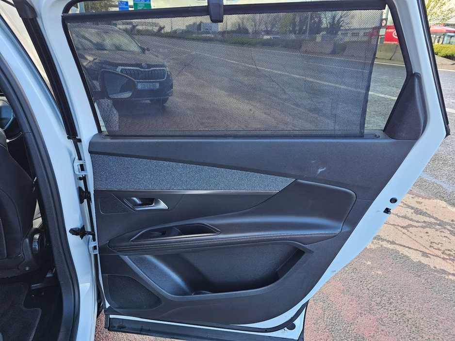 2018 Peugeot 5008 - image 17