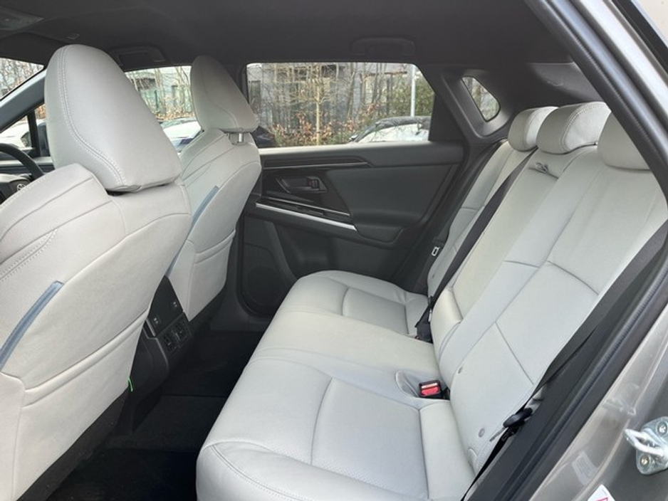 2025 Toyota bZ4X - image 8