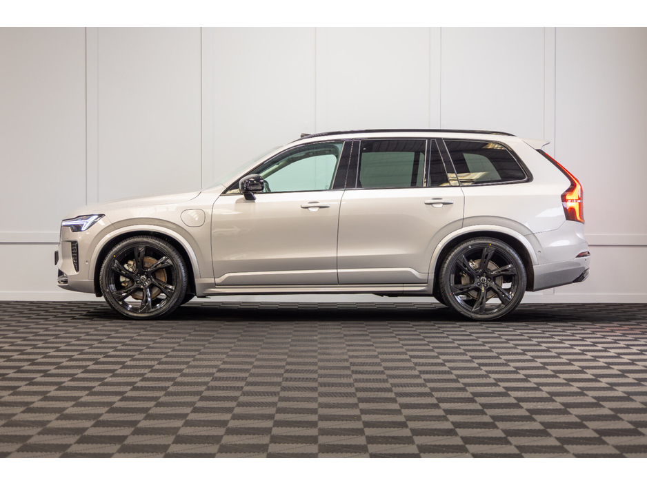 2025 Volvo XC90 - image 3