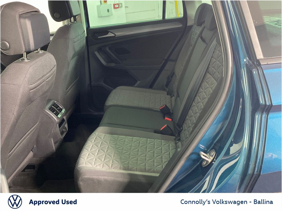 2023 Volkswagen Tiguan - image 7