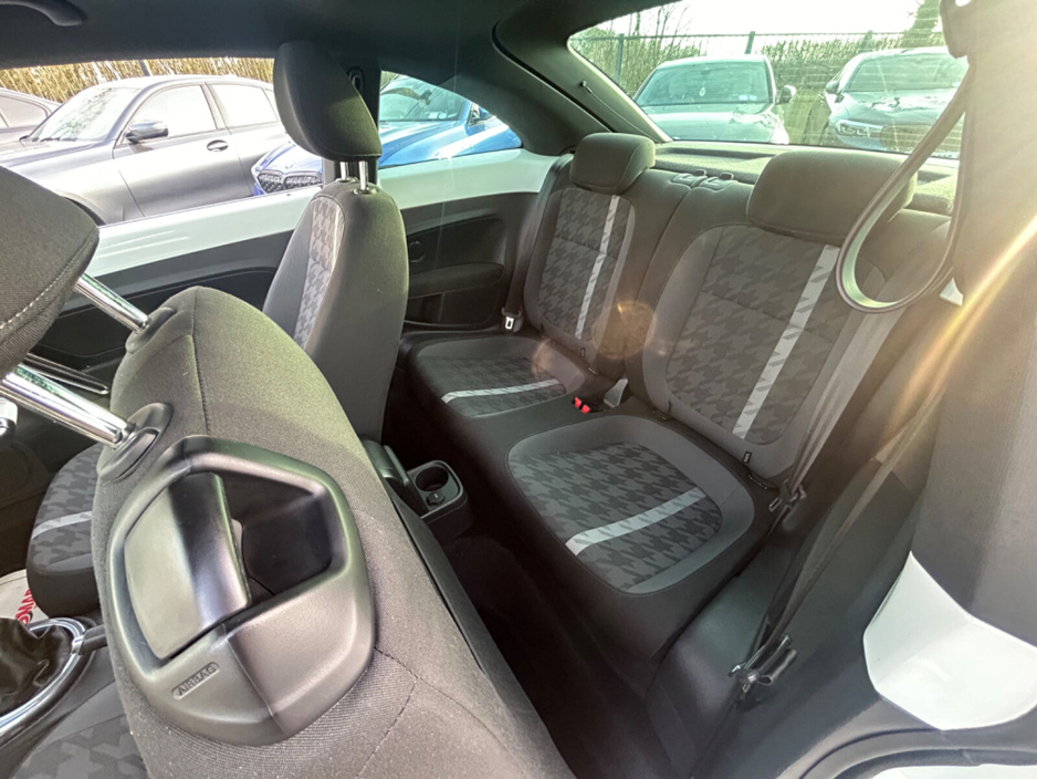 2017 Volkswagen Beetle - image 12