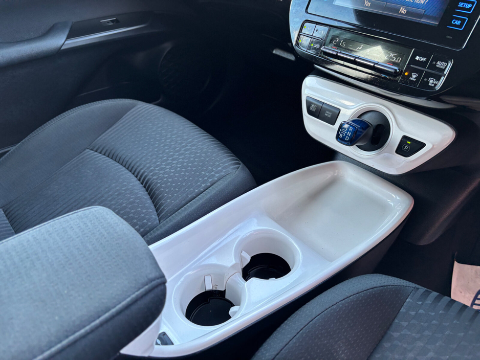 2016 Toyota Prius - image 12