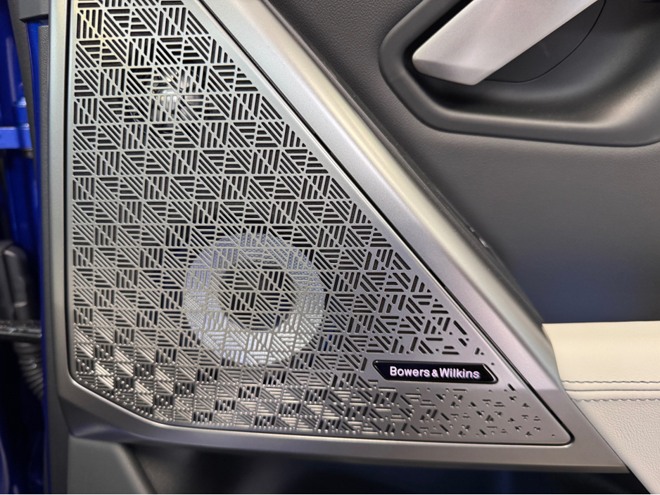 2025 BMW M5 4.4 V8 PHEV 728 HP €124,900