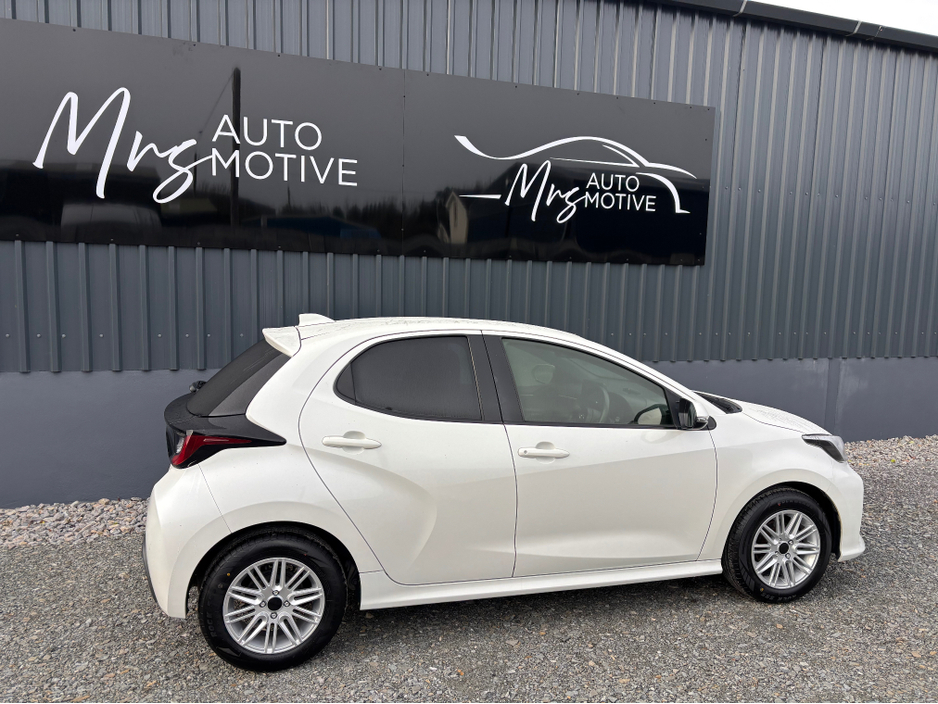 2021 Toyota Yaris - image 4