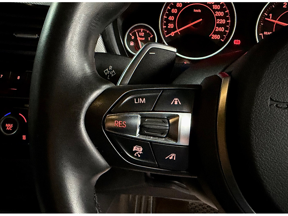 2017 BMW 3 Series - image 41