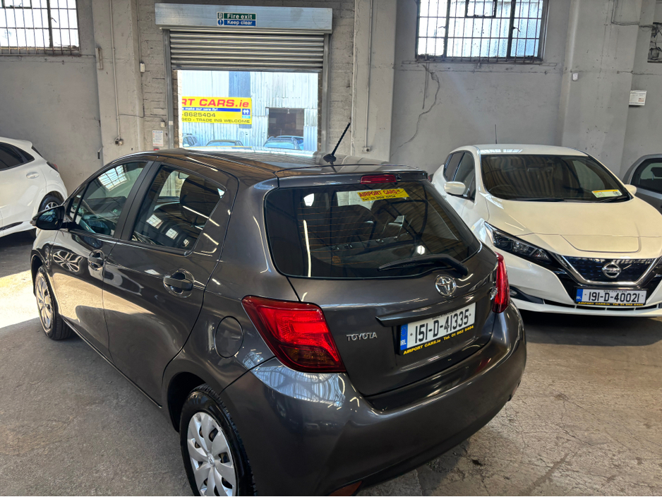 2015 Toyota Yaris - image 7