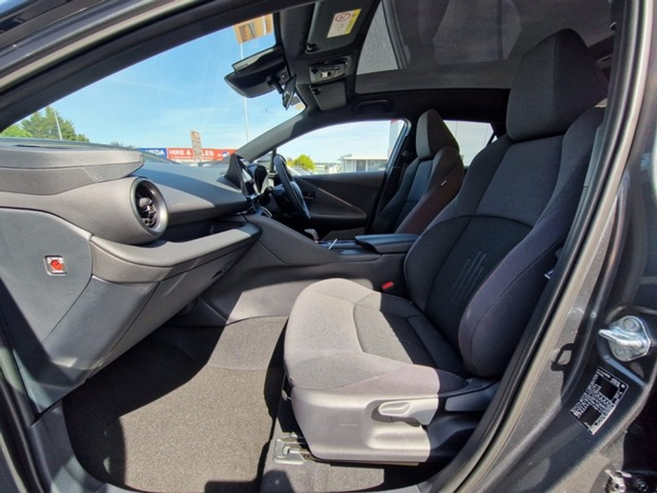 2025 Toyota C-HR - image 7