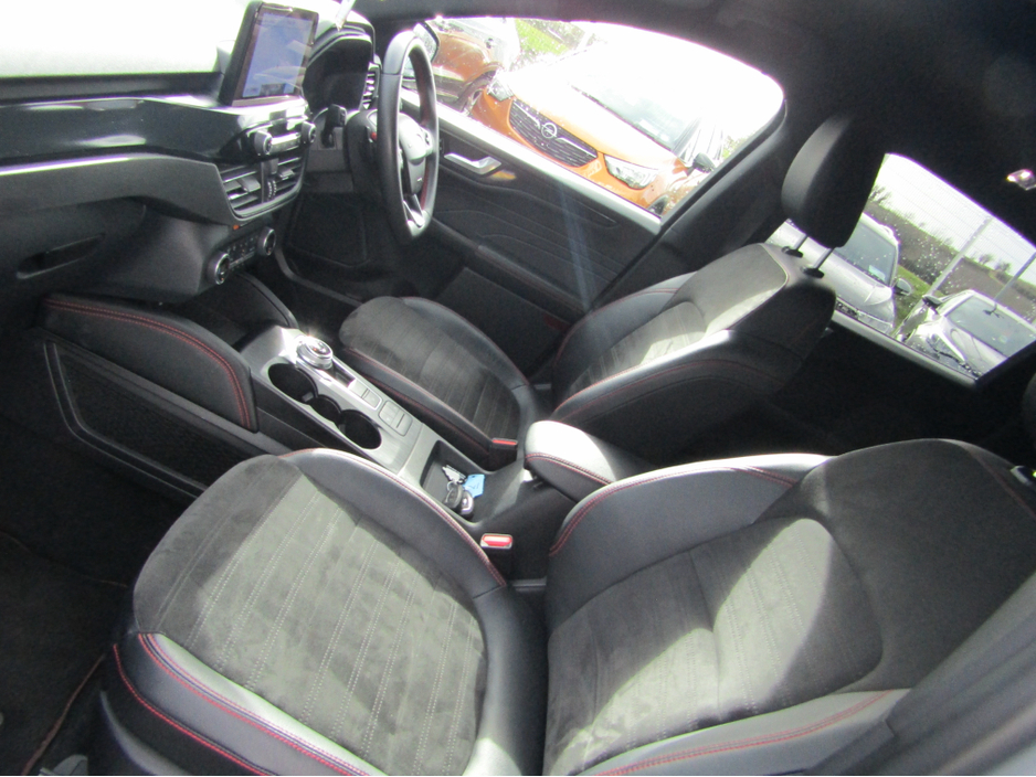 2022 Ford Kuga - image 10