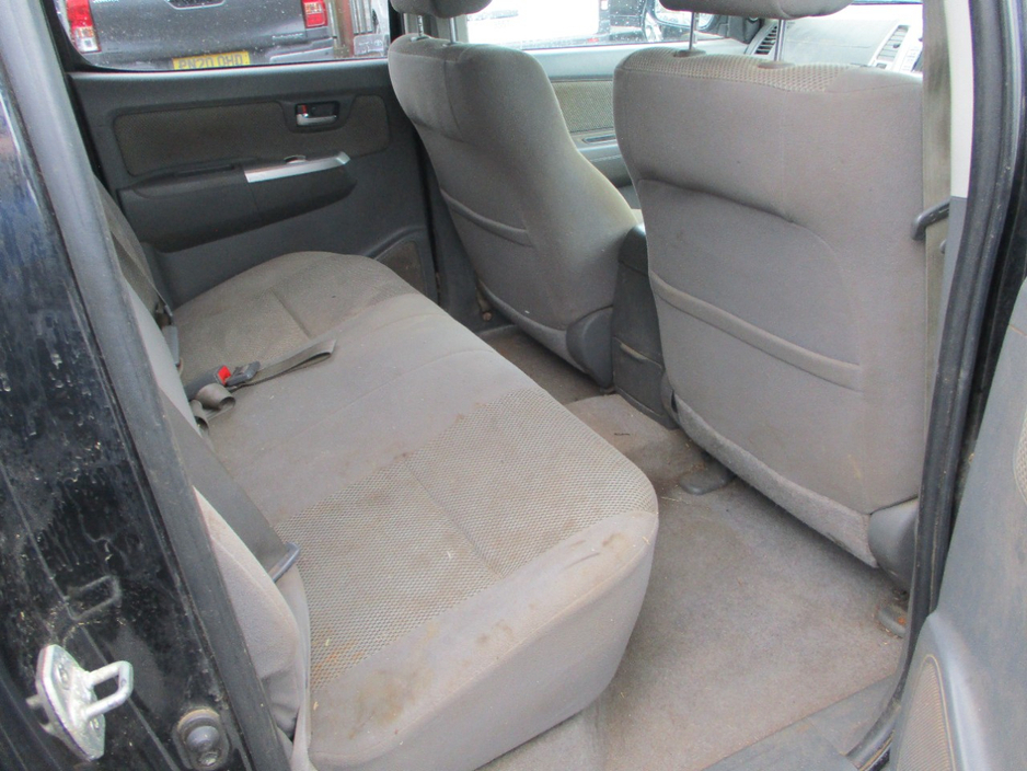 2013 Toyota Hilux - image 10