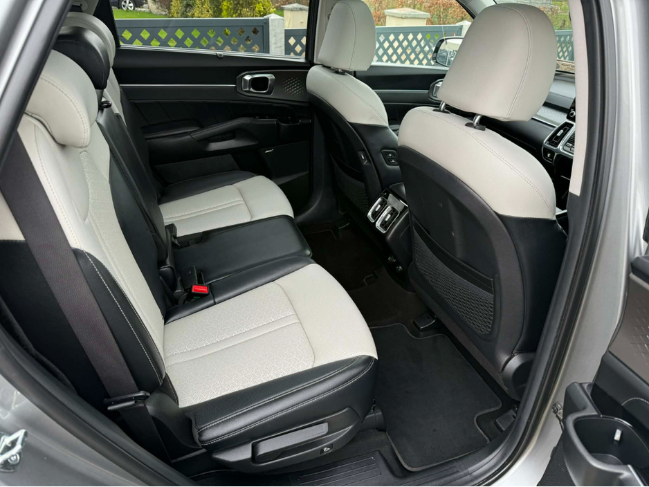 2023 Kia Sorento - image 10