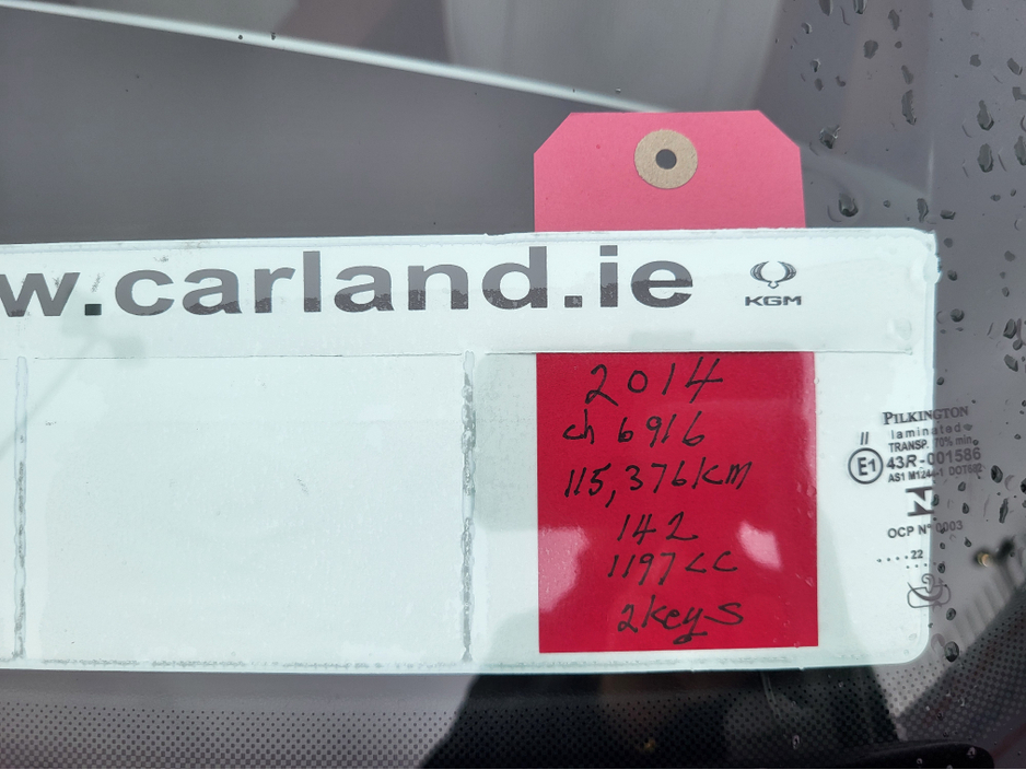 2014 Volkswagen Beetle - image 27