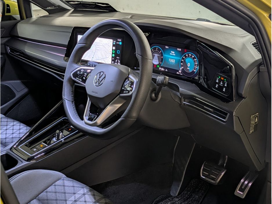 2024 Volkswagen Golf - image 27