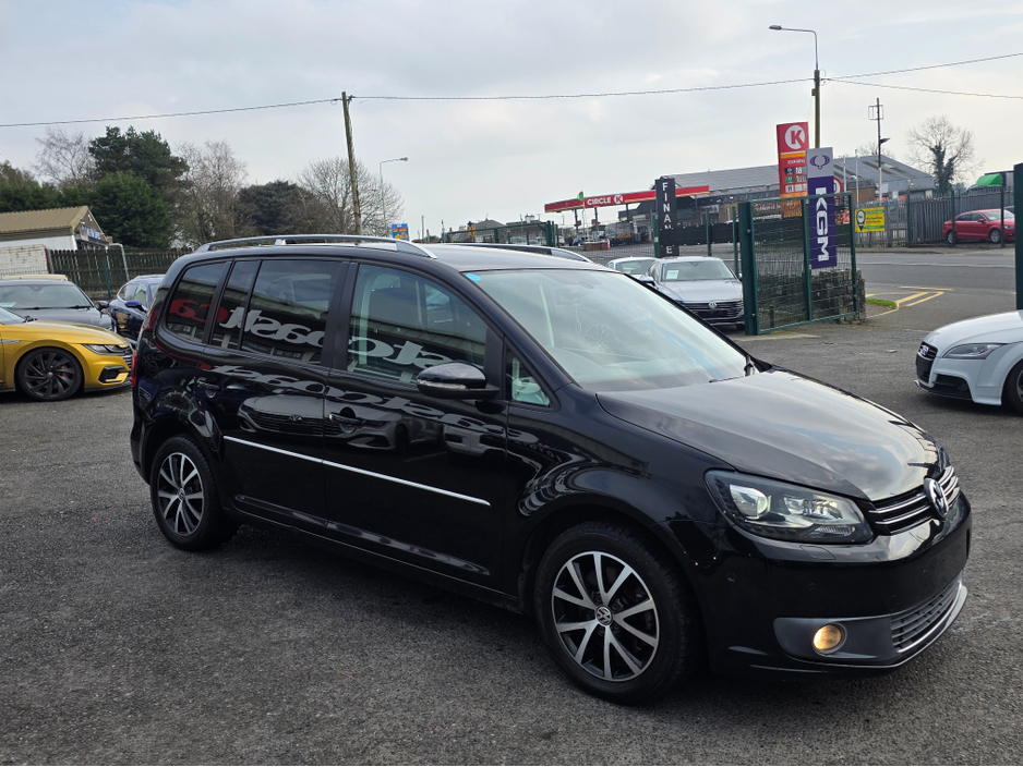 2013 Volkswagen Touran - image 2