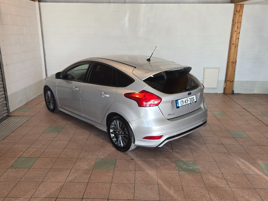 2017 Ford Focus - image 8