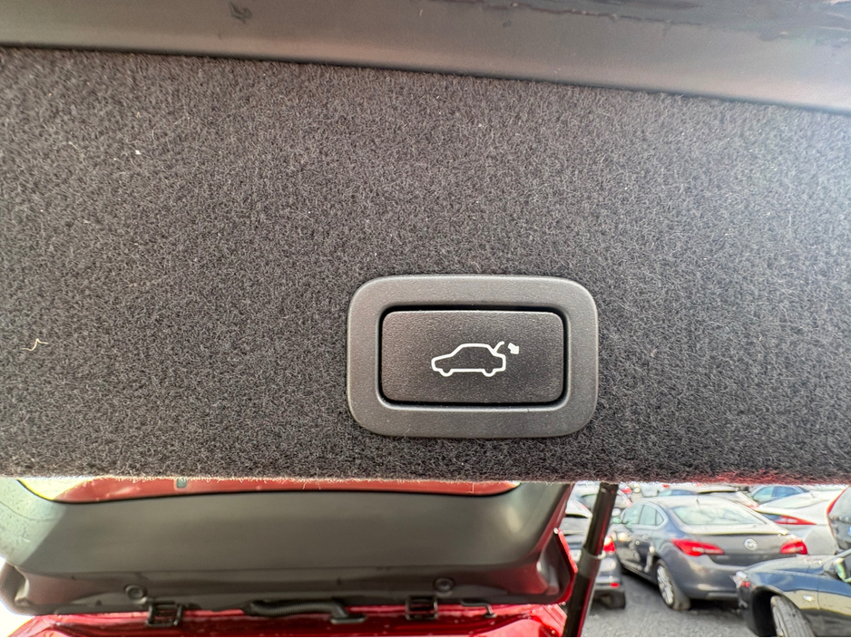 2017 Volvo XC60 - image 6