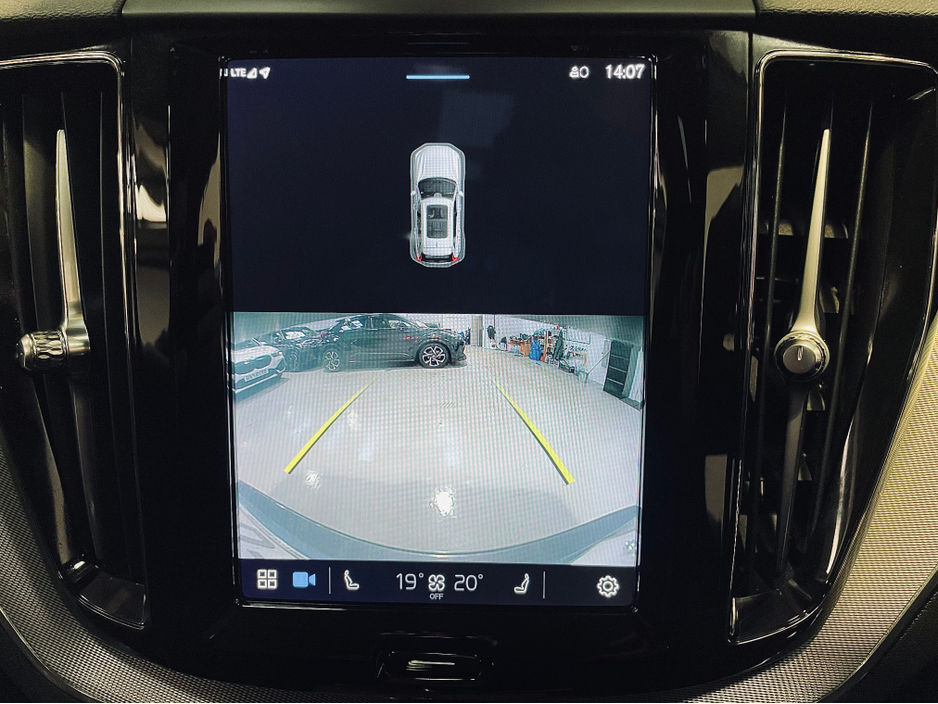 2023 Volvo XC60 - image 18