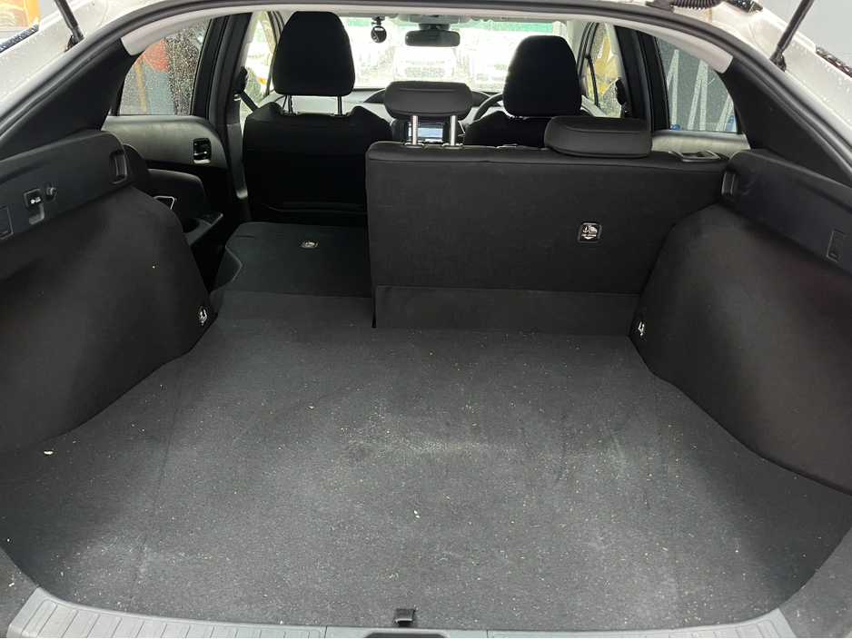 2022 Toyota Prius - image 8