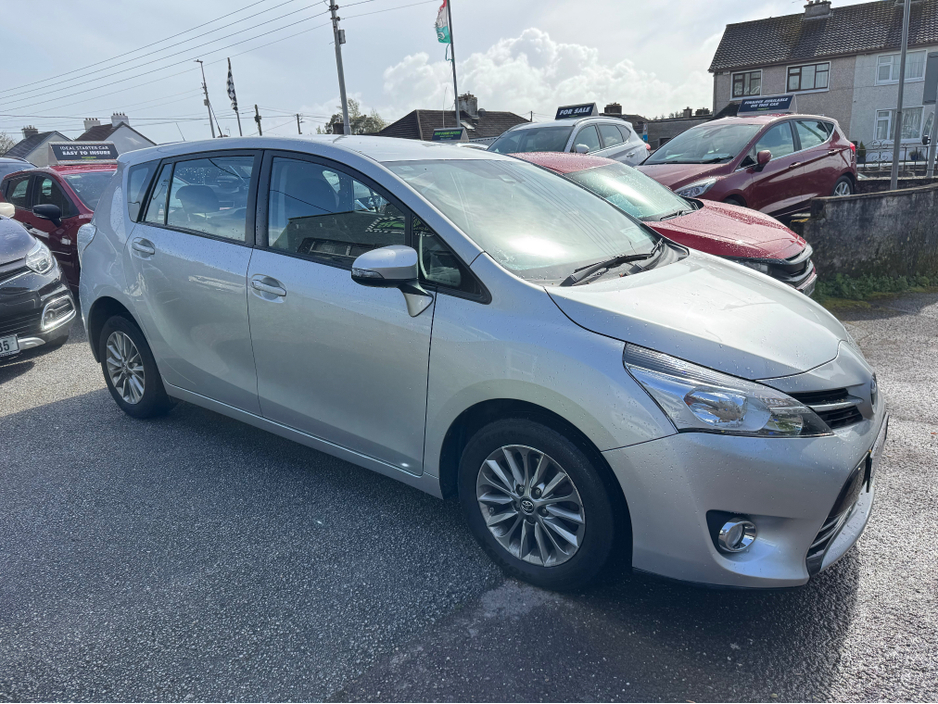 2017 Toyota Verso - image 7