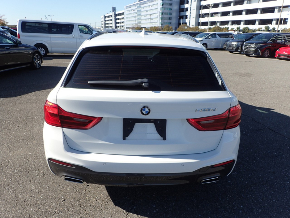 2017 BMW 5 Series - image 6