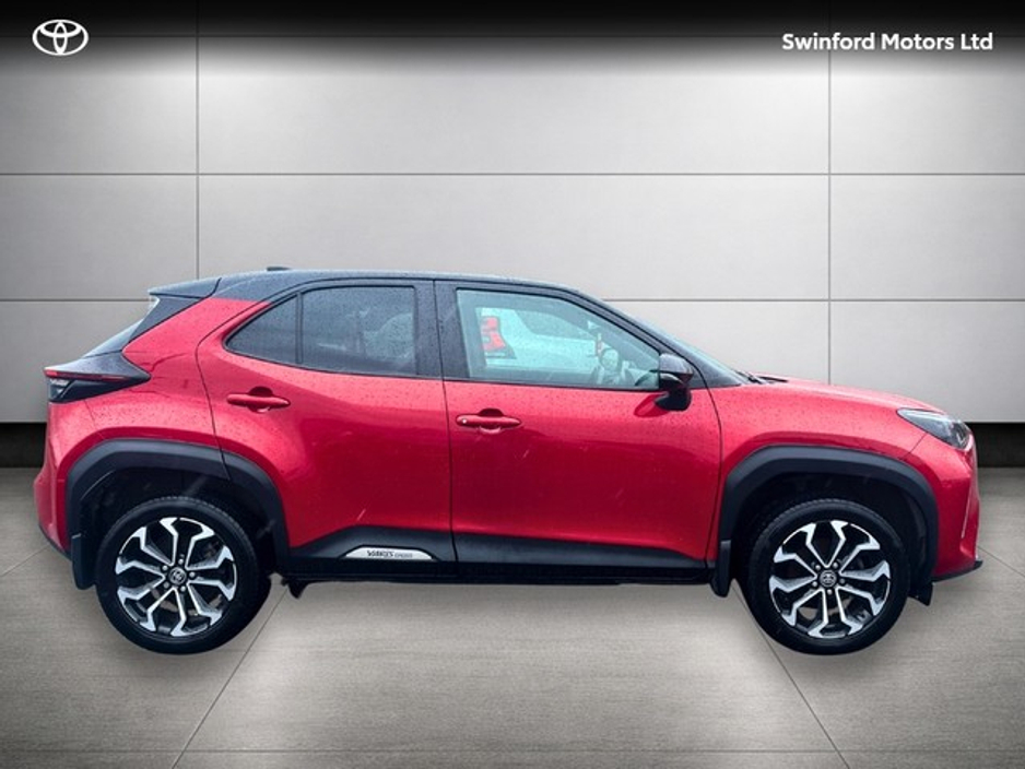 2022 Toyota Yaris Cross - image 3