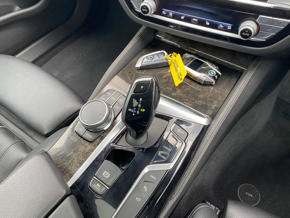 2019 BMW 5 Series - image 12