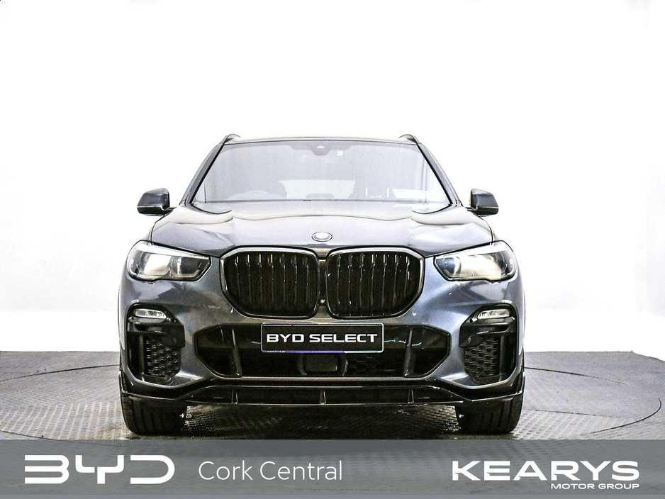 2020 BMW X5 - image 4