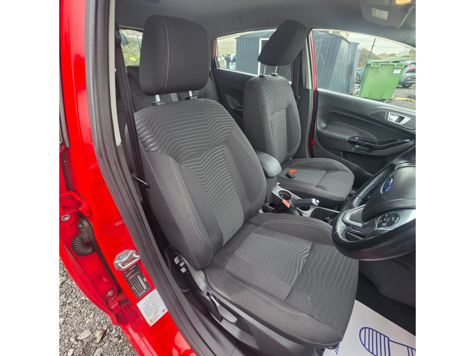 2015 Ford Fiesta - image 13