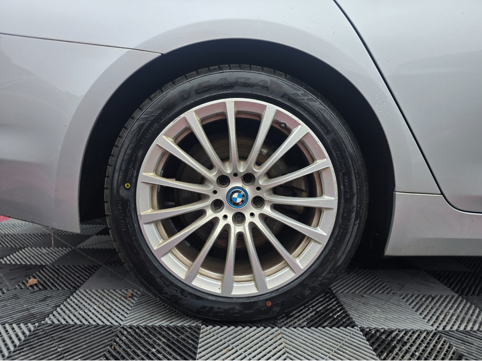 2019 BMW 5 Series - image 7