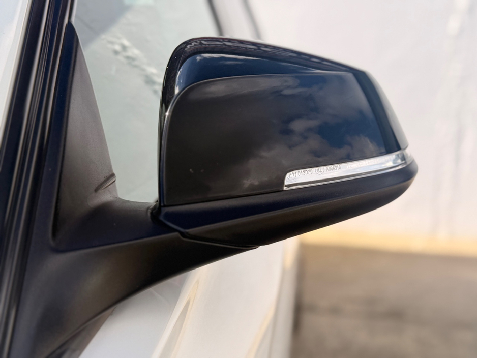 2016 BMW 3 Series - image 20