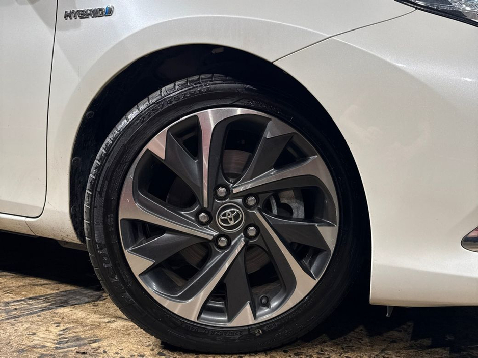 2017 Toyota Auris - image 12