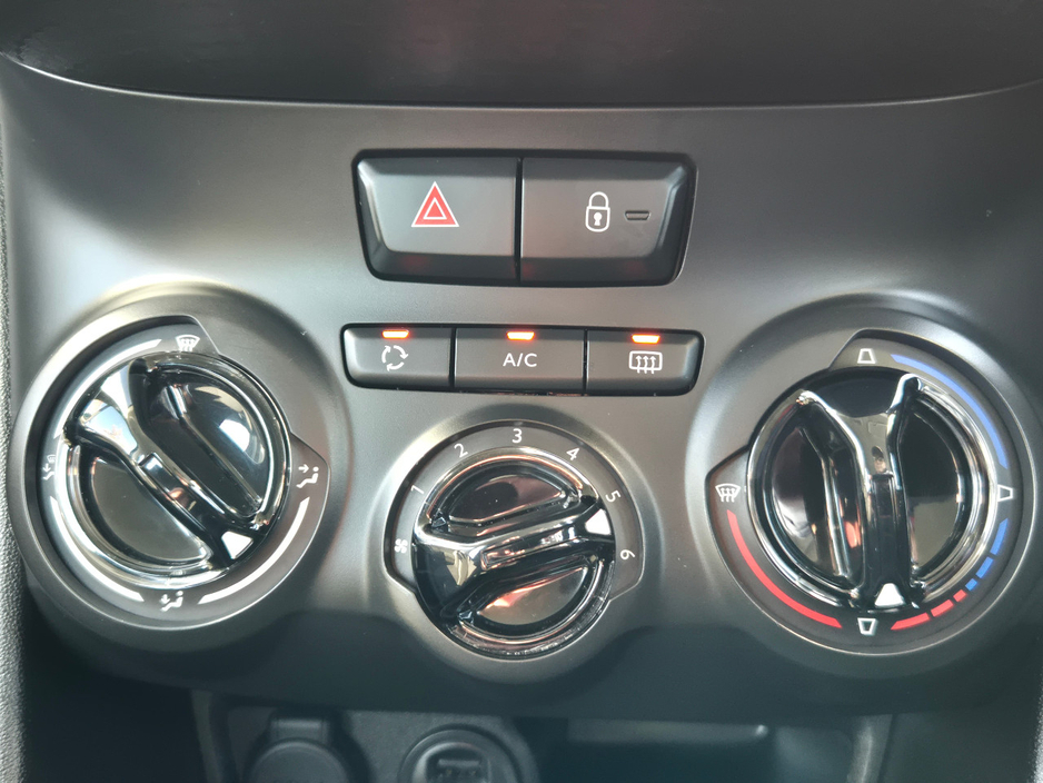 2019 Peugeot 208 - image 8