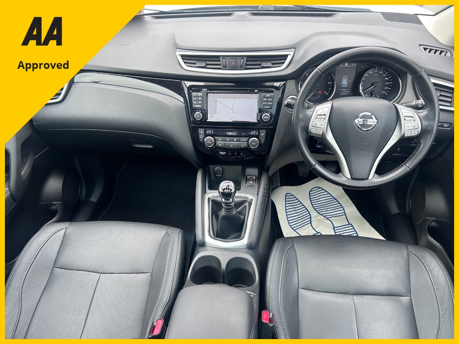 2017 Nissan Qashqai - image 2