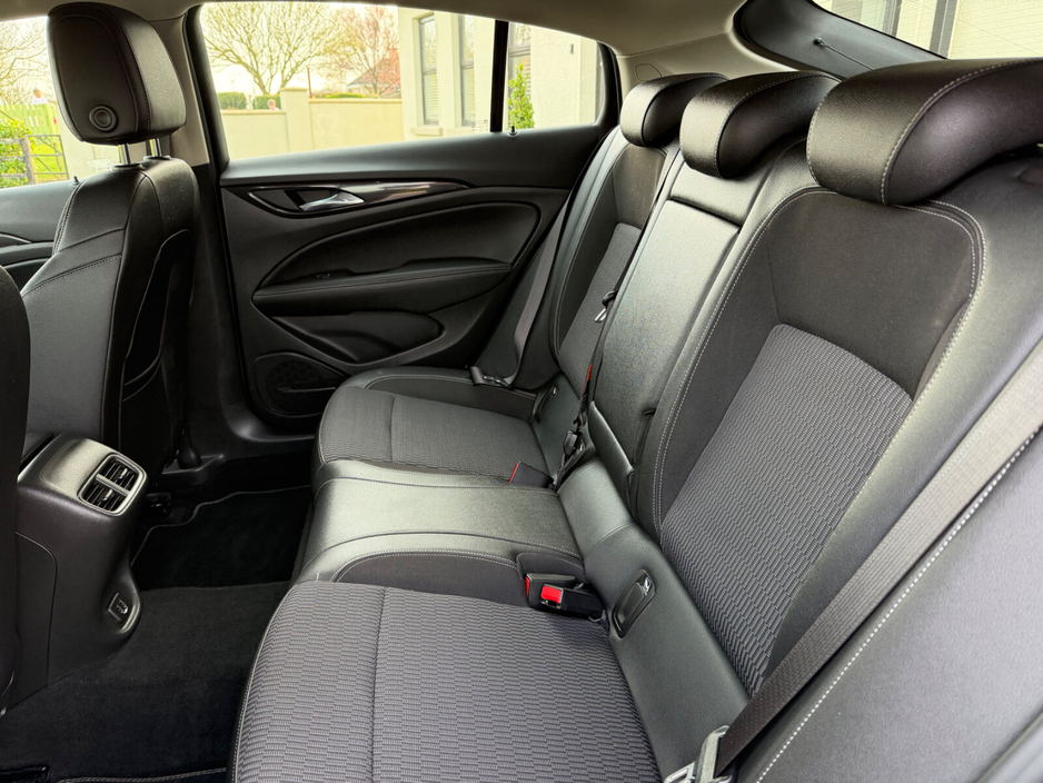 2019 Opel Insignia - image 18