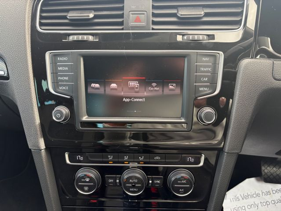 2016 Volkswagen Golf - image 23