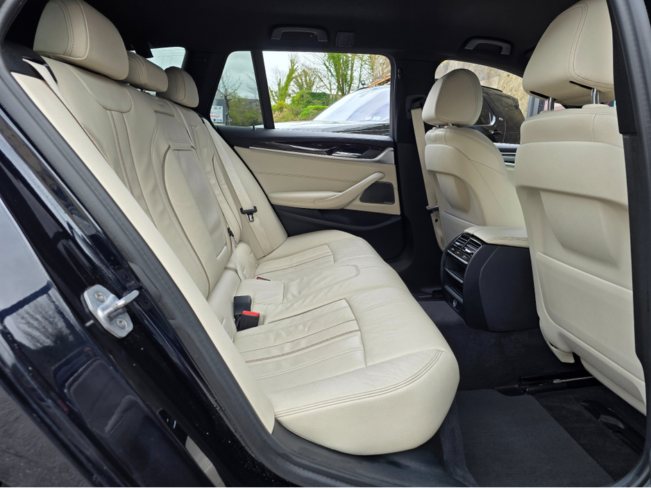 2017 BMW 5 Series - image 15