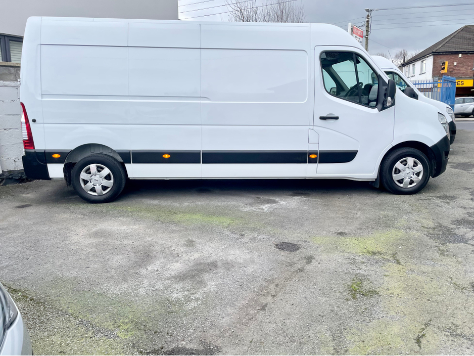 2021 Nissan NV400 - image 4